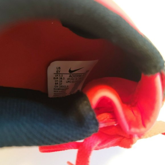 Nike Phantom Soccer Cleats - Picture 7 of 9